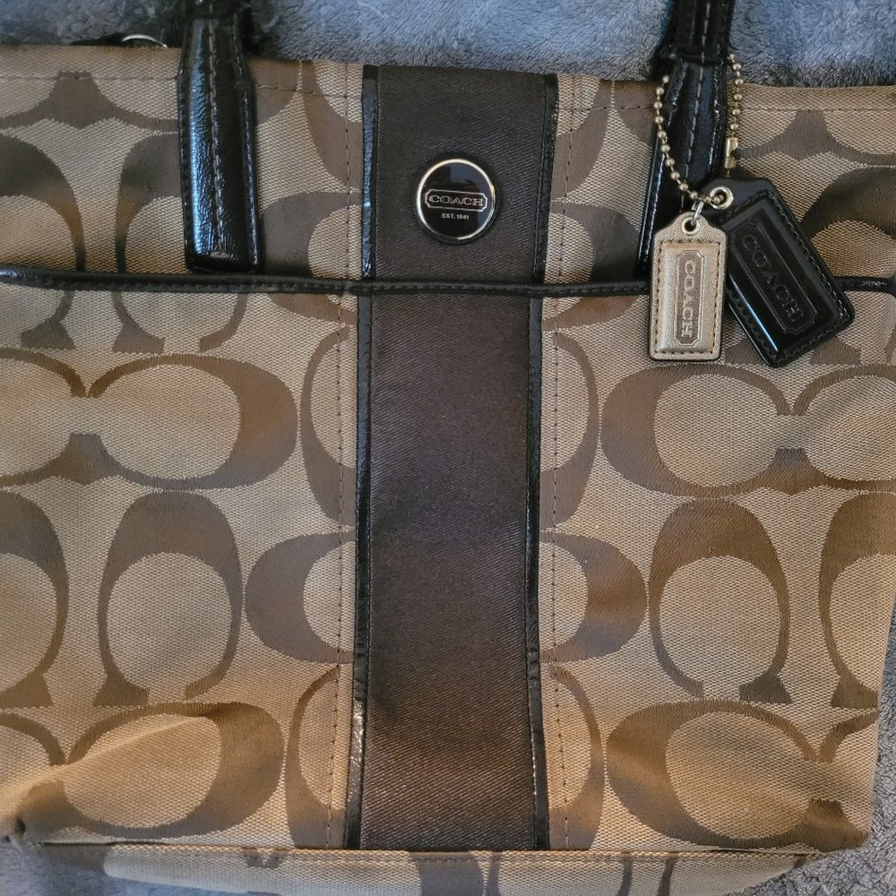 Coach signature handbag-Brown